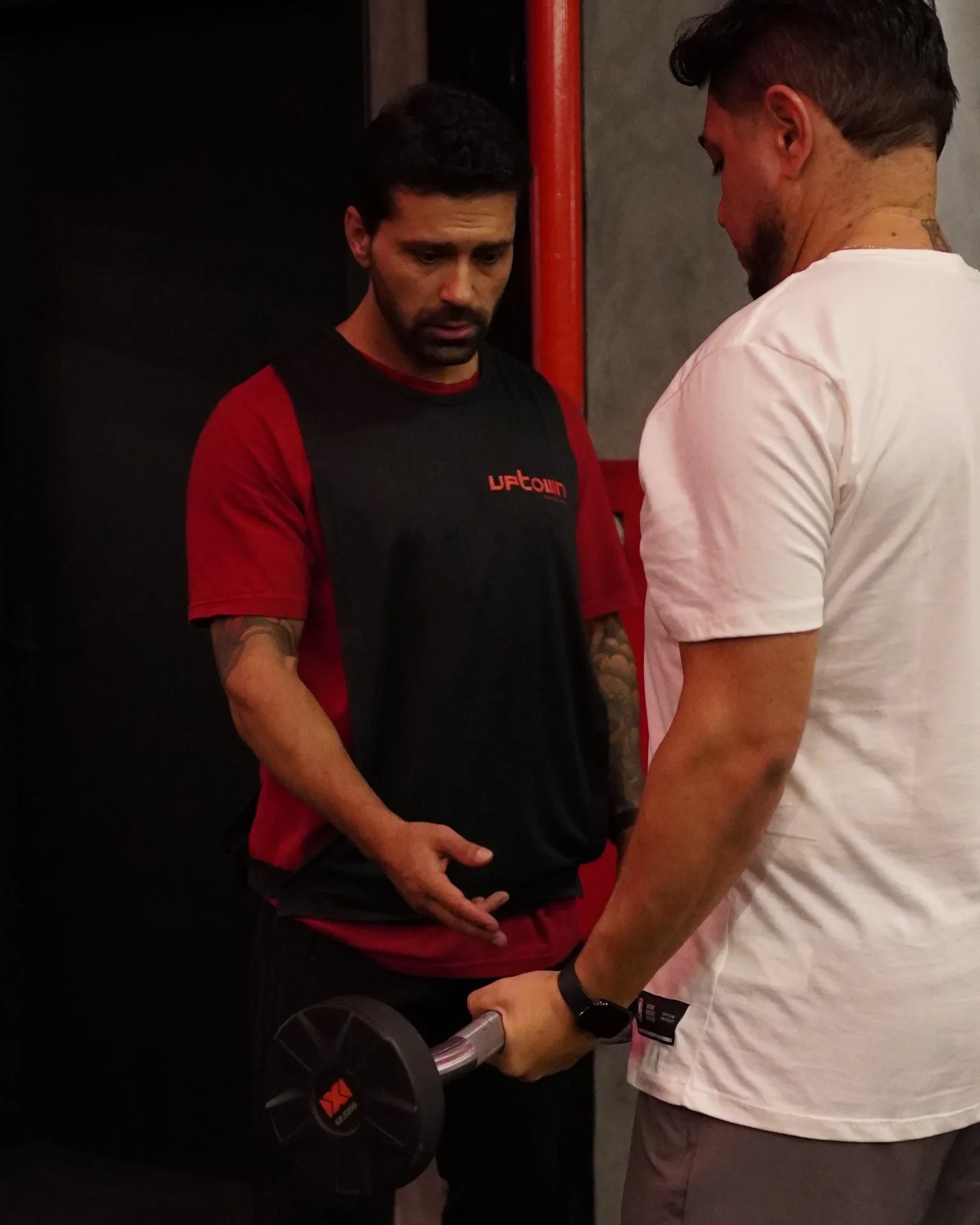 Aluno em treino personalizado na área de musculação da Uptown em Caçador/SC